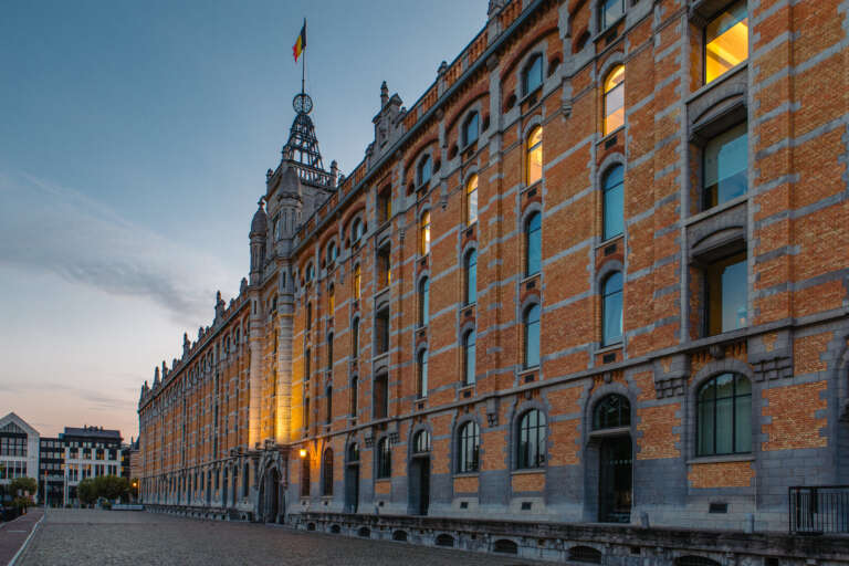 Bureau d'OVAL à Bruxelles, situé au Havenlaan 86c b15